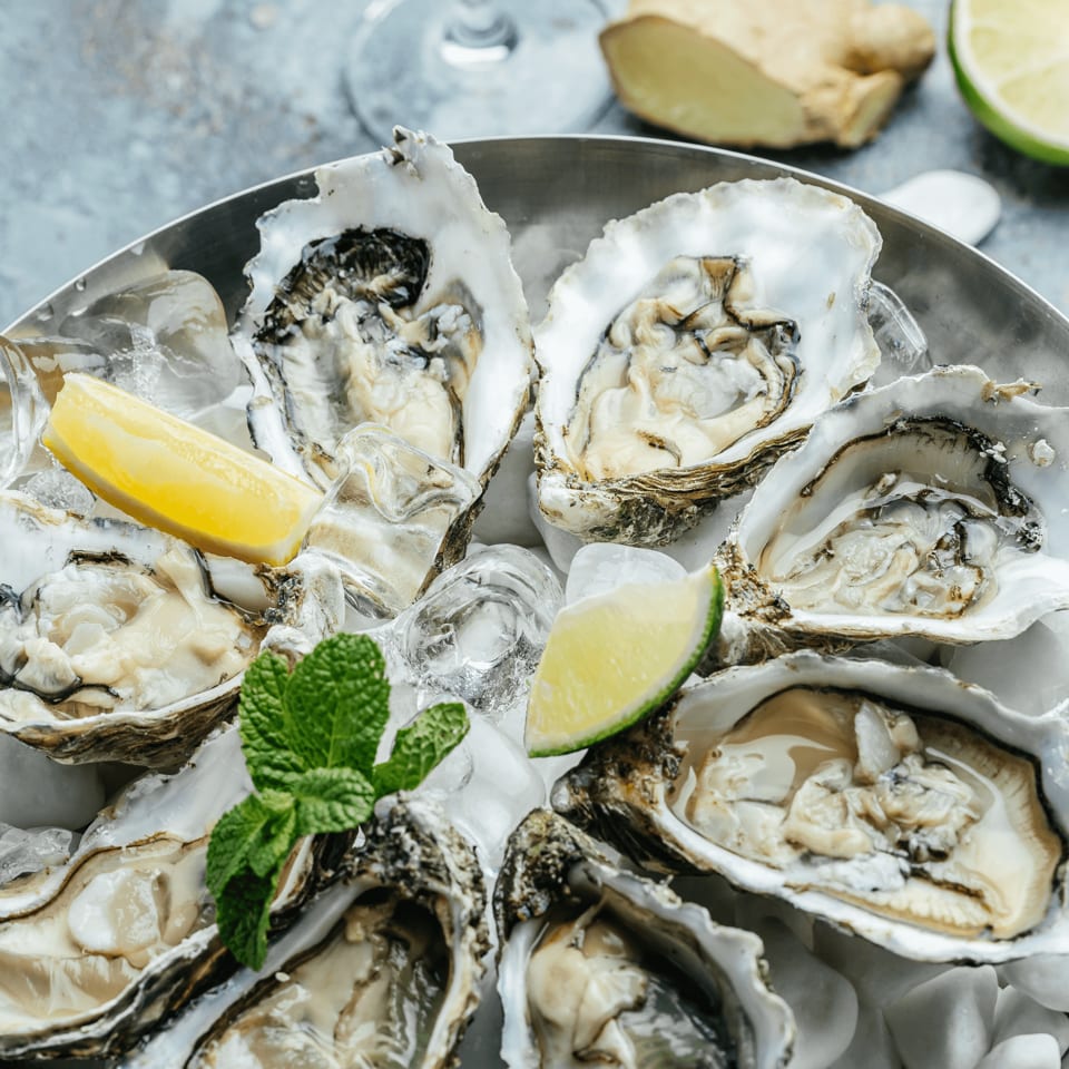 Fresh Oyster Delights: Mexican & Seafood Specialties